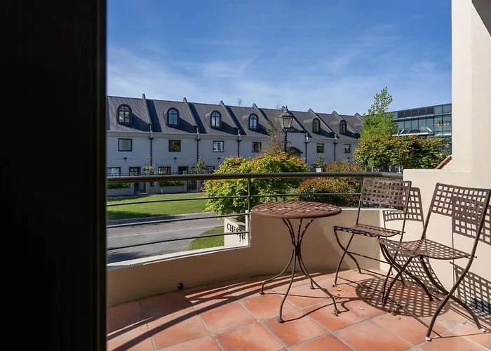 Chester Street West Apartment