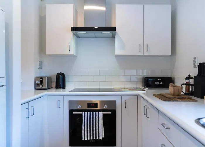 Chester Street West Apartment